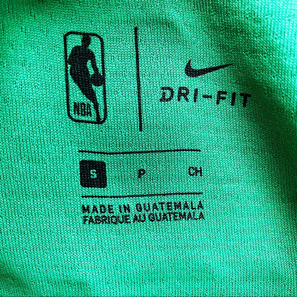 🆕 Nike Boston Celtics Kyrie Irving Jersey Womens - Picture 8 of 8